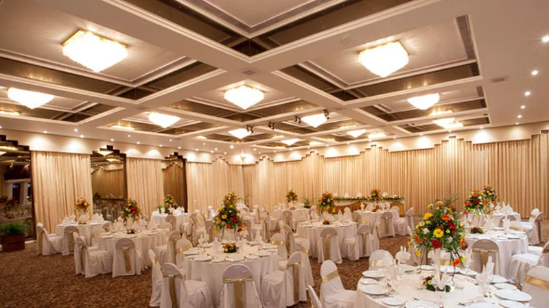 Mahaweli Reach ballroom and garden event area