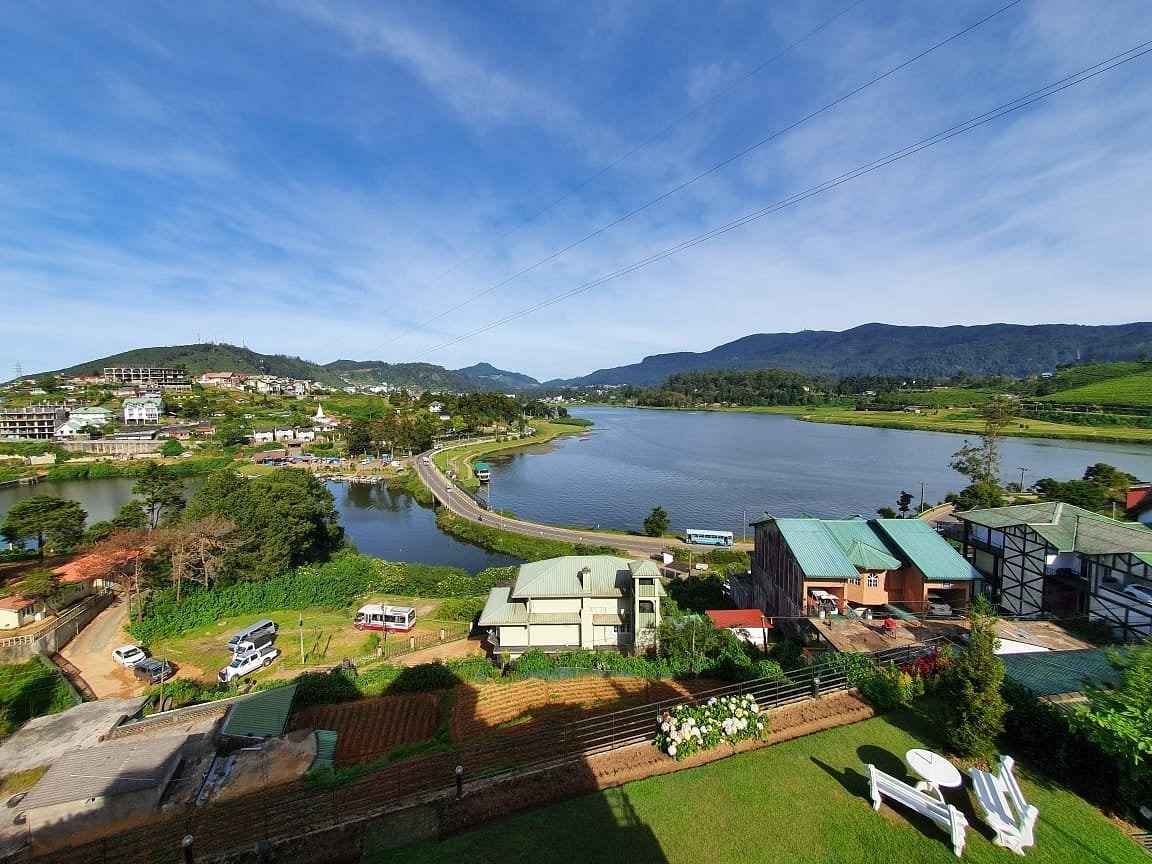 Nuwara Eliya Lake Gregory surrounded by mist covered hills