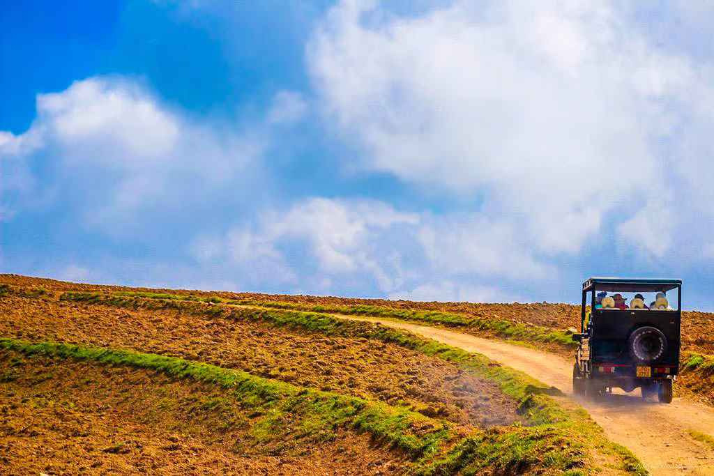 4x4 safari jeep driving along the trail at Moon Plains in Nuwara Eliya