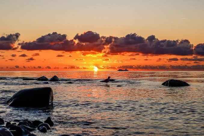 Spectacular sunset over the Indian Ocean at Molligoda Beach Wadduwa