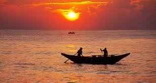 Tramonto sul mare in Sri Lanka al termine di una giornata di tour